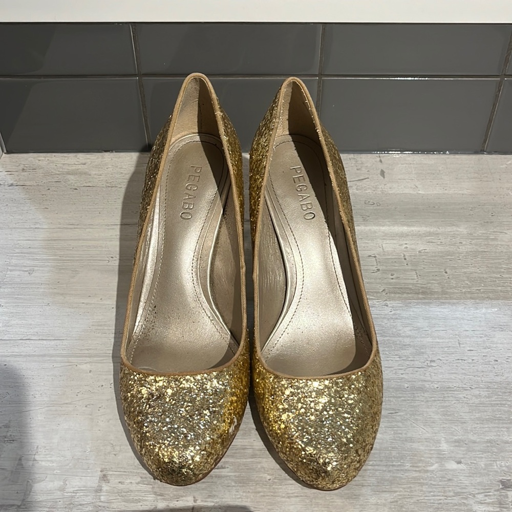 Pegabo Gold Glitter Heels